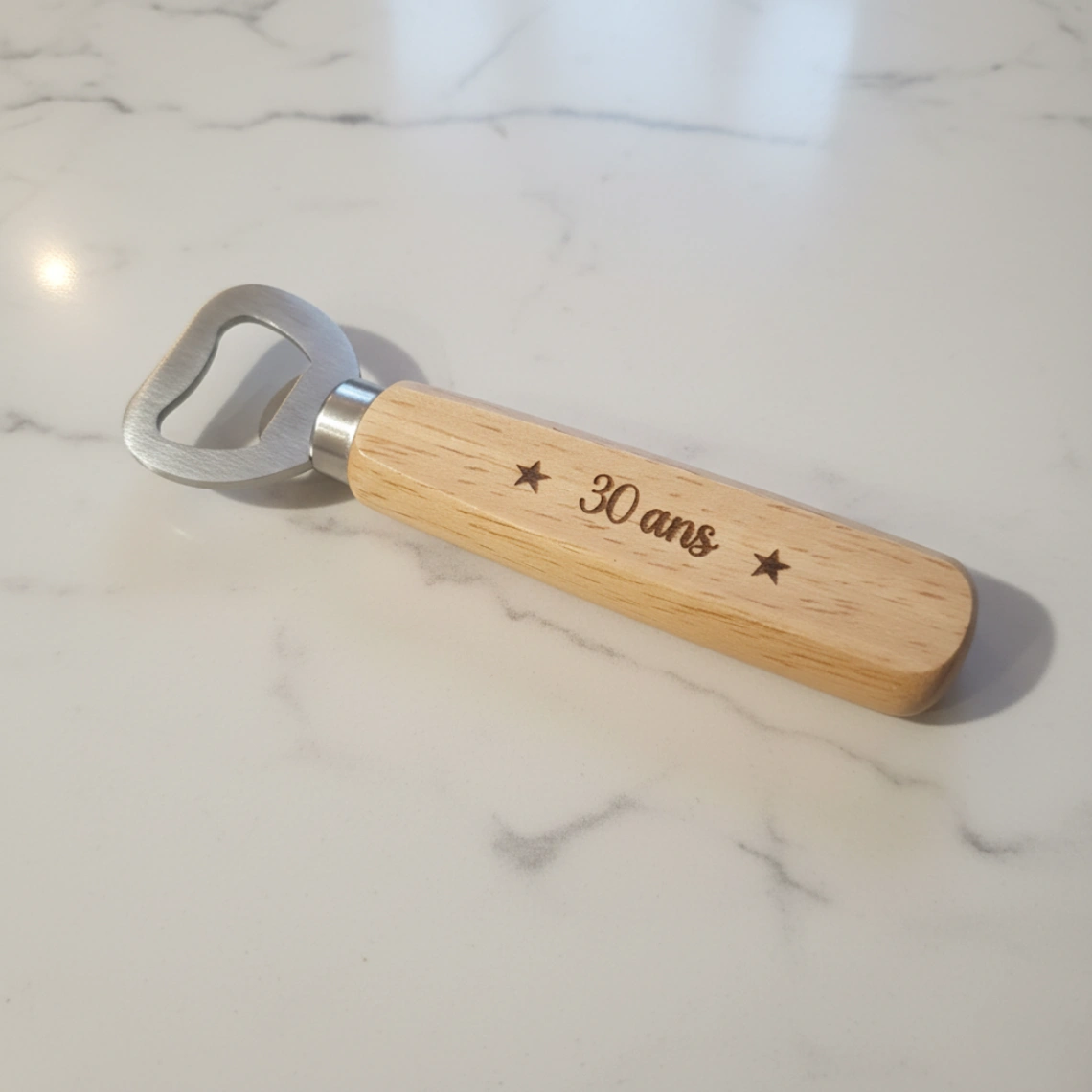 Décapsuleur en Bois Personnalisé – Cadeau d'Anniversaire Unique & Gravé (Texte Modifiable)