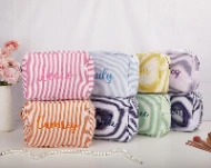Trousse de toilette personnalisée rayée – Prénom brodé