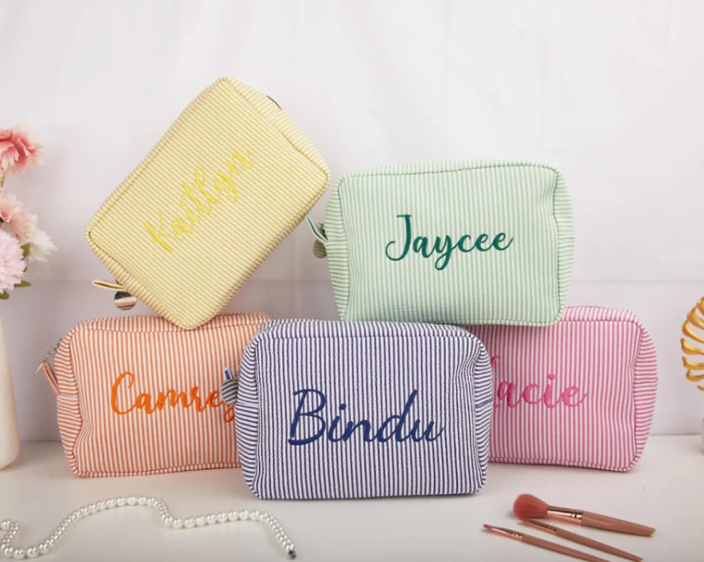Trousse de toilette personnalisée rayée – Prénom brodé
