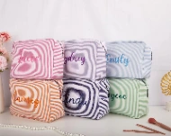 Trousse de toilette personnalisée rayée – Prénom brodé